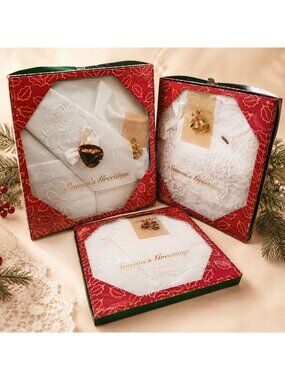 Season’s Greetings Vtg Women’s Handkerchief & Gold-Tone Holiday Pin Gift Set 3